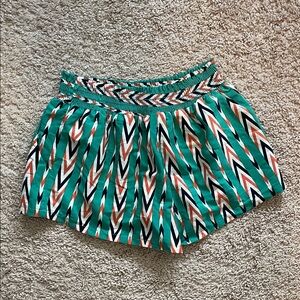 Vibrant Chevron Patterned Women's Shorts